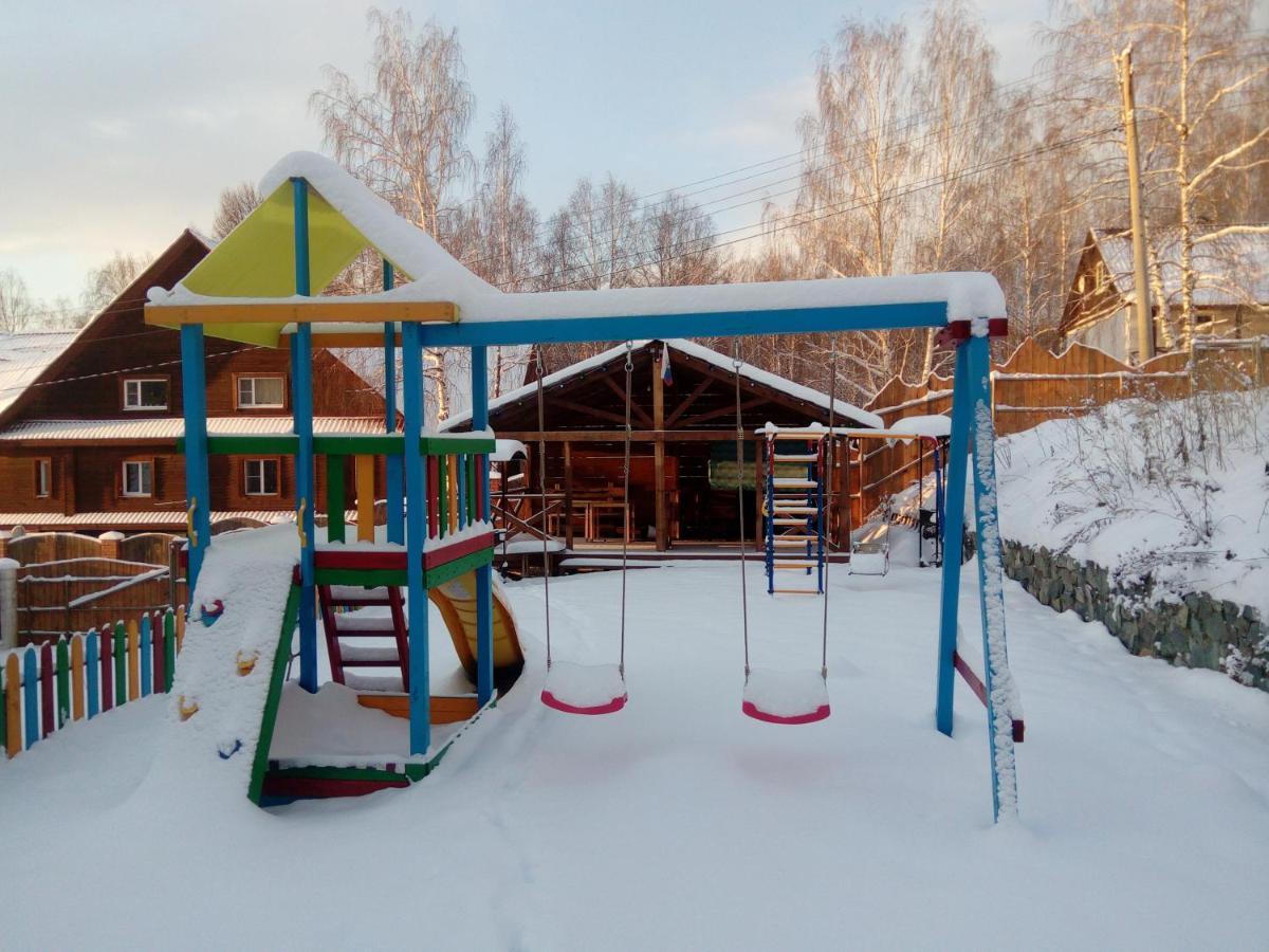 БЕЛЫЙ ДОМ С ДВУМЯ СЕМЕЙНЫМИ НОМЕРАМИ И БАНЕЙ НОВОАБЗАКОВО (Россия) -  Квартиры посуточно | NOCHI